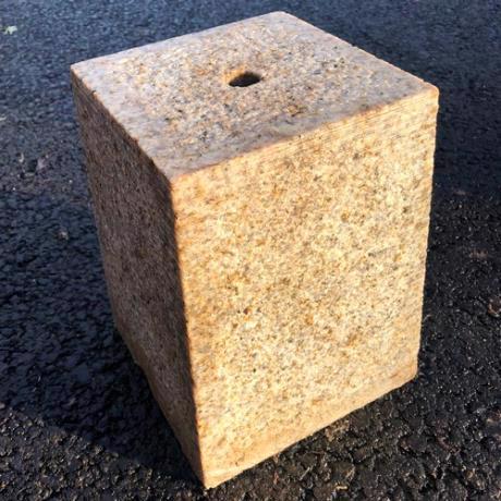 Granite, tapered square, staddle stone with no pin