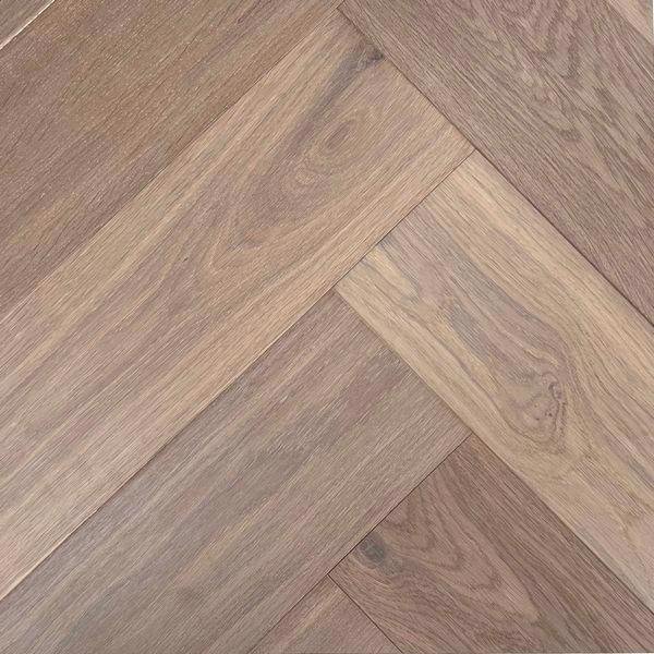 ROUND WOOD Oak, Brushed, Smoked, White-oiled , Herringbone Parquet