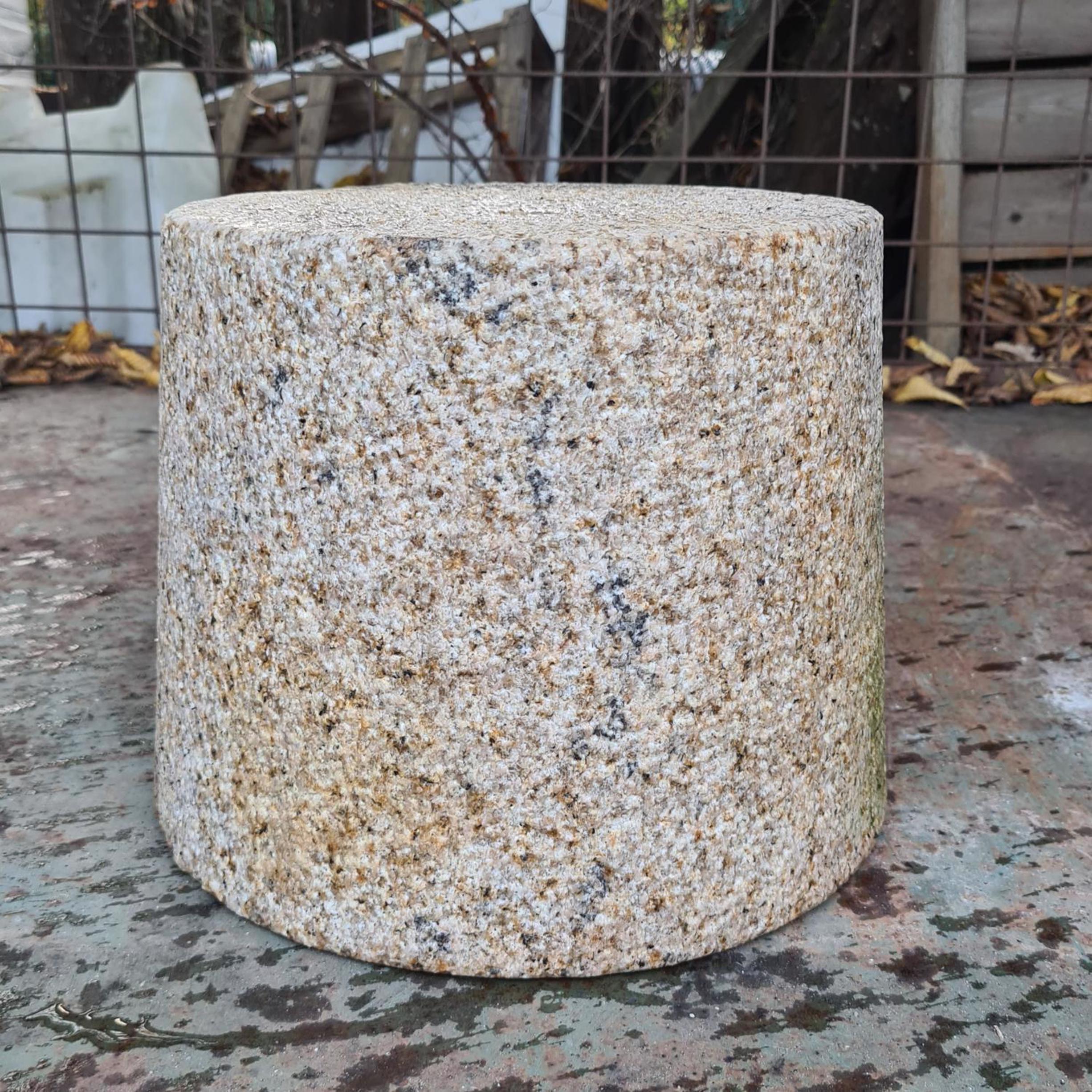 Granite, tapered round, staddle stone no pin