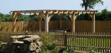 The Benefits of Installing an Oak Pergola in Your Garden