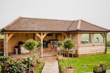 Build Your Outdoor Kitchen with These Must-Haves